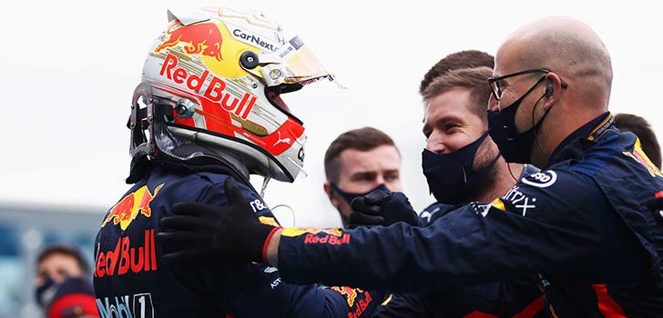 Max Verstappen celebra la segunda posición en la carrera de Nürburgring