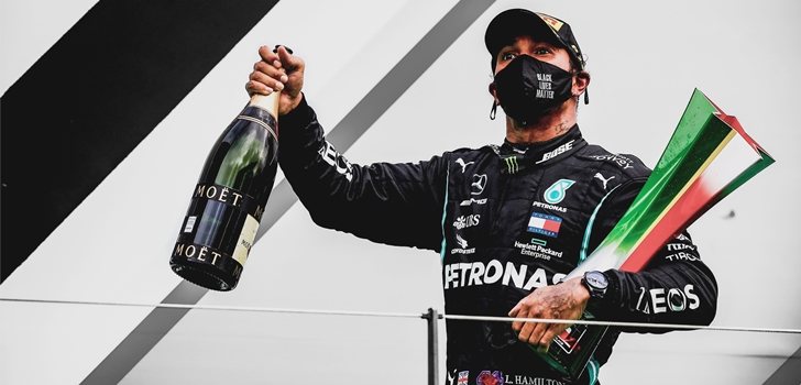 Hamilton celebra su triunfo en Portugal