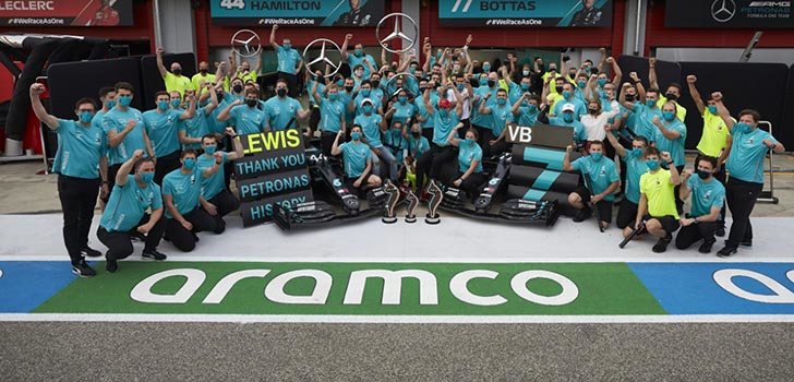 Mercedes triunfa en el circuito de Imola