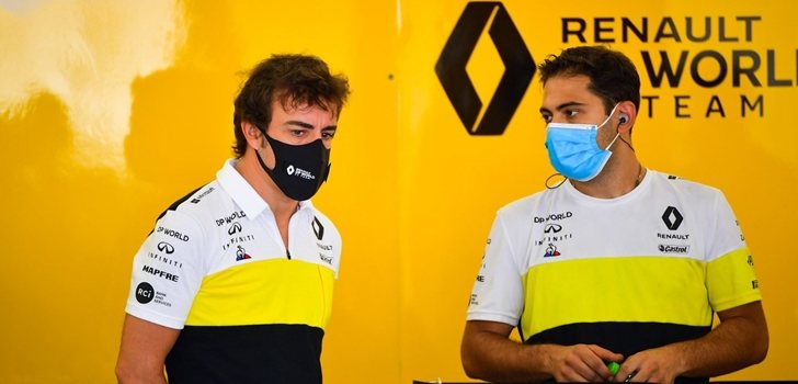 Alonso, junto al equipo Renault
