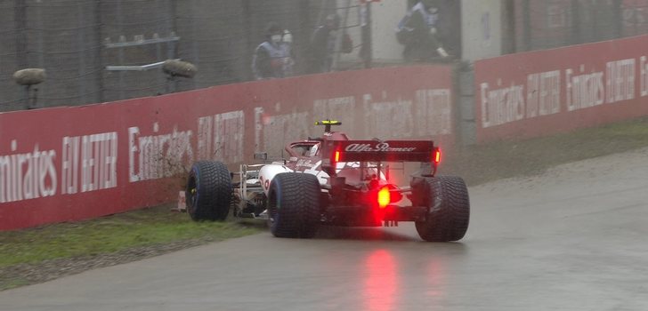 Giovinazzi se encuentra con el muro en Estambul