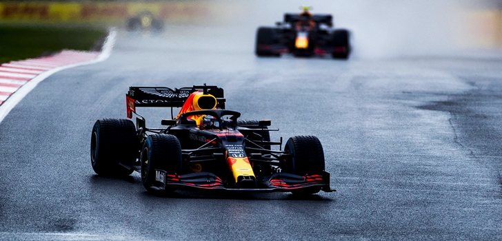 Verstappen y Albon, en el GP de Turquía 2020