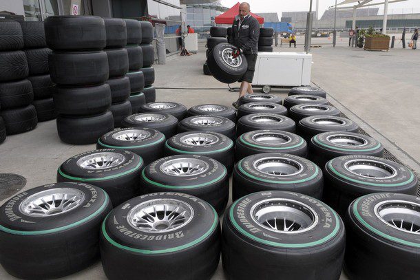 Alonso, preocupado por la elección de neumáticos