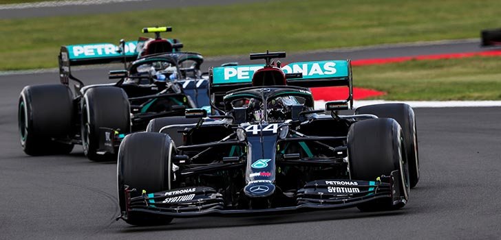 Lewis Hamilton valora las buenas actuaciones de Valtteri Bottas