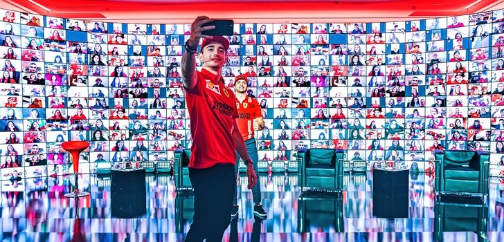 Leclerc y Sainz, durante la presentación de Ferrari