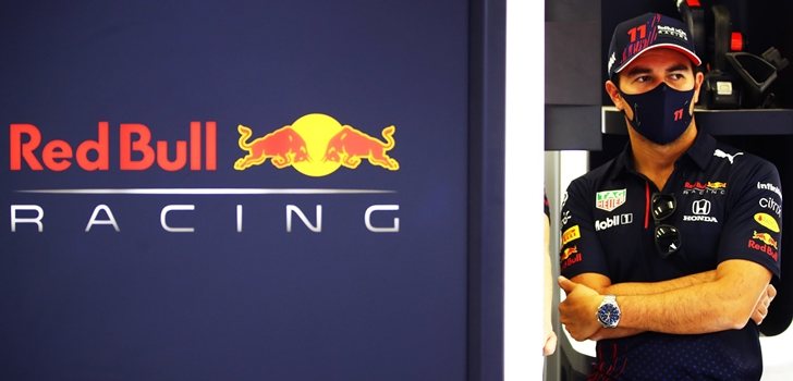 Pérez, en el box de Red Bull