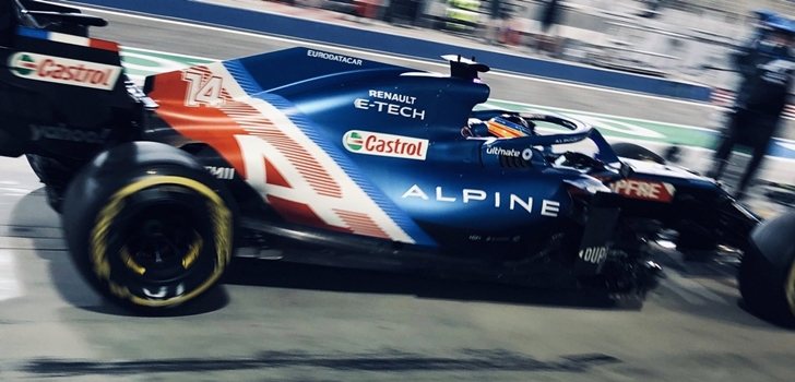 Alonso, durante una parada en boxes