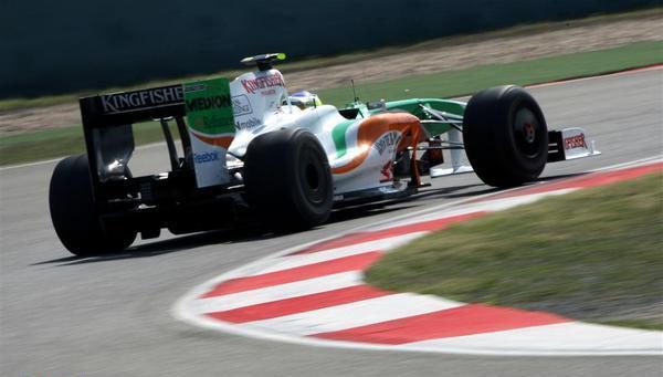 Force India vuelve a estar en la cola de la parrilla