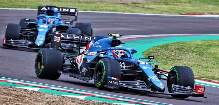 Alonso y Ocon en el GP de Emilia Romaña 2021