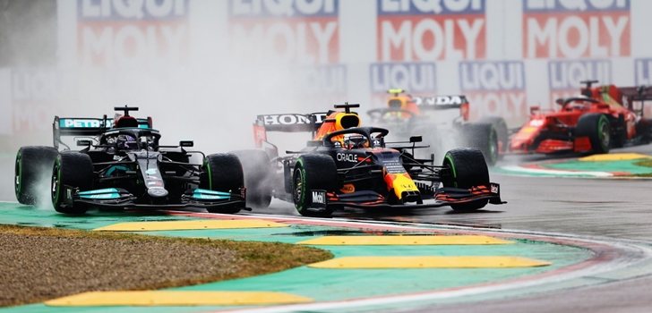 Hamilton y Verstappen luchan en Emilia Romaña