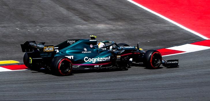 Sebastian Vettel, conforme con las mejoras para el AMR21 en España