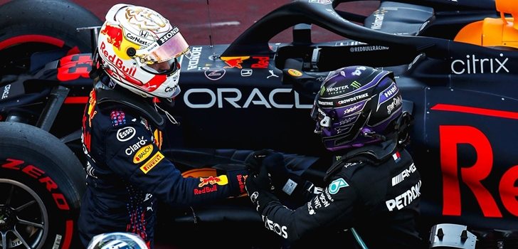 Verstappen felicita a Hamilton por la Pole