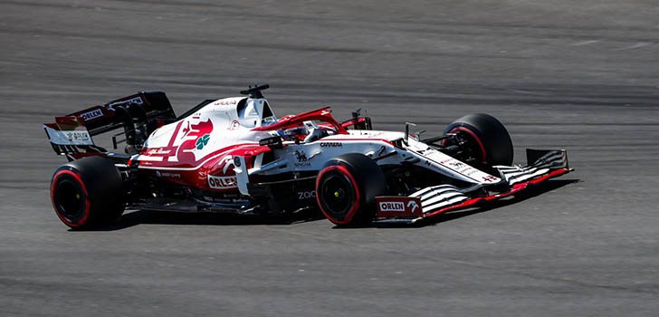 Kimi Räikkönen logra una gran actuación, pero no se lleva premio en España