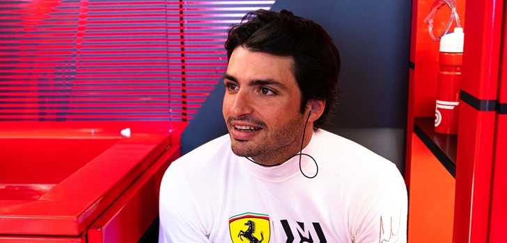 Sainz, en su garaje