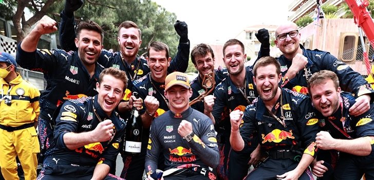 Verstappen celebra su triunfo en Mónaco