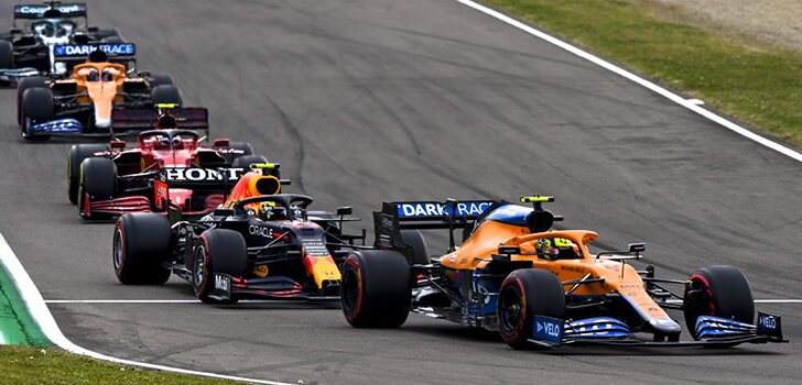 Alonso valora a los pilotos jóvenes