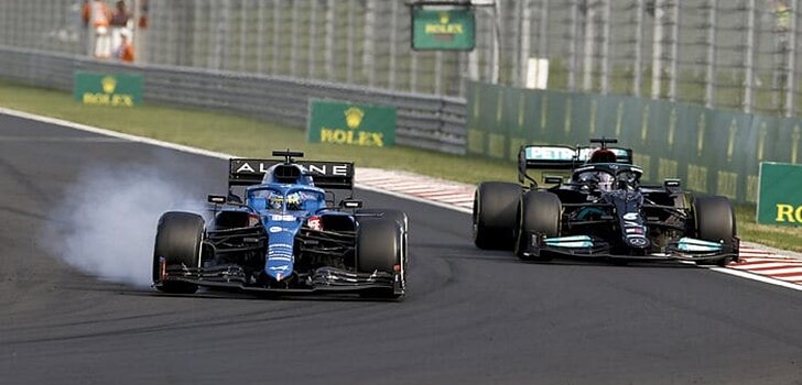 Hamilton y Alonso luchan en Hungría