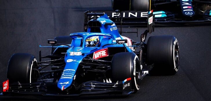 Alonso y Hamilton luchan por posición en Hungría