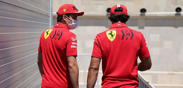 Sainz y Leclerc pasean juntos