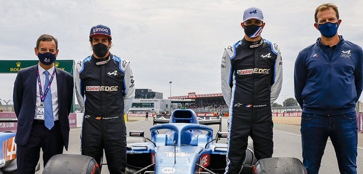 Alonso y Ocon, en una imagen oficial del equipo