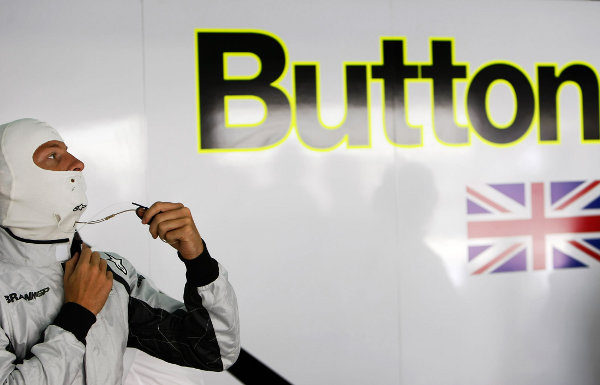 Button también se quemó en Bahrein