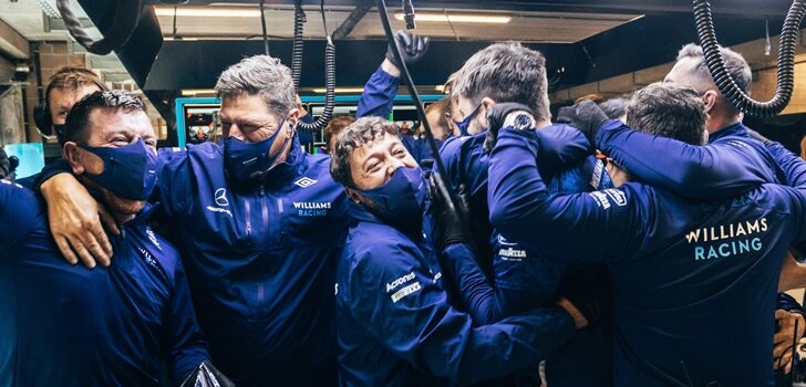 El equipo Williams celebra el segundo puesto de Russell