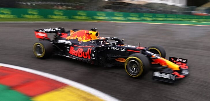 Verstappen, a los mandos del RB16B