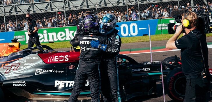 Hamilton y Bottas celebran la primera fila