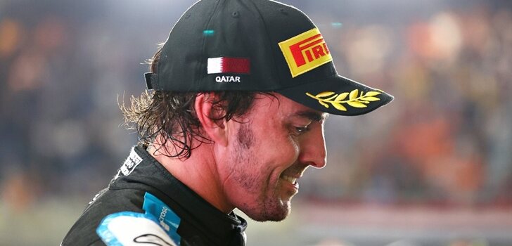 Alonso, en el podio de Losail