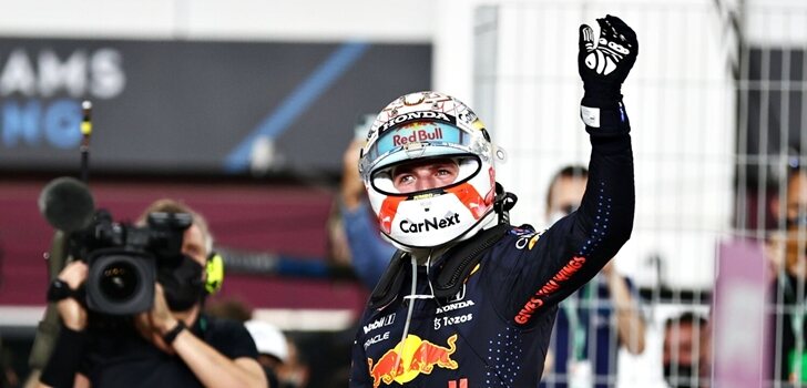 Verstappen, en el podio de Catar