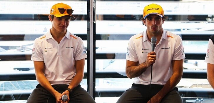 Norris y Sainz en una rueda de prensa en 2020