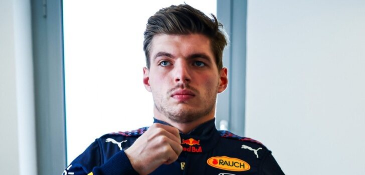 Verstappen, con el mono de Red Bull