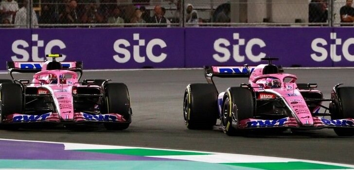 Alonso y Ocon luchan por posición en Jeddah
