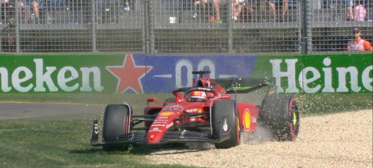 Charles Leclerc en su SF-75 sobre la grava e Albert Park