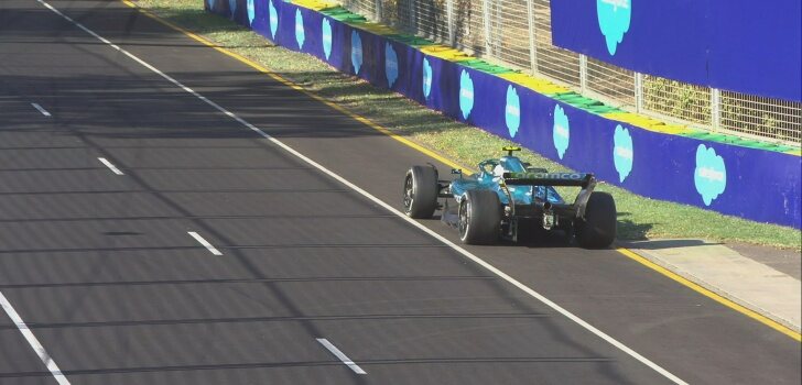 Vettel acaba contra el muro en Albert Park