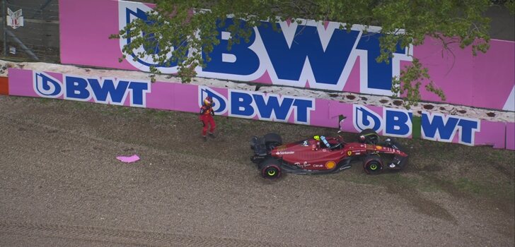 Sainz sufre un accidente en la Q2 de Imola