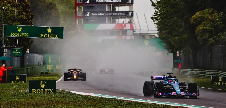 Alonso, en la Quay del GP de Emilia Romaña