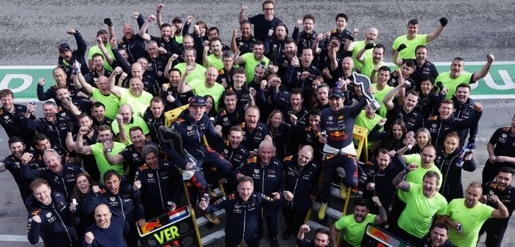 Red Bull celebra el doblete en Imola