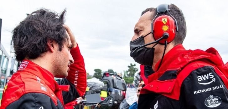 Sainz, en Imola junto a uno de sus ingenieros