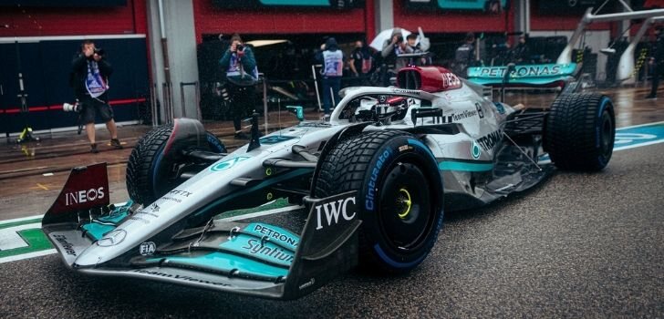 George Russell, en los boxes de Imola