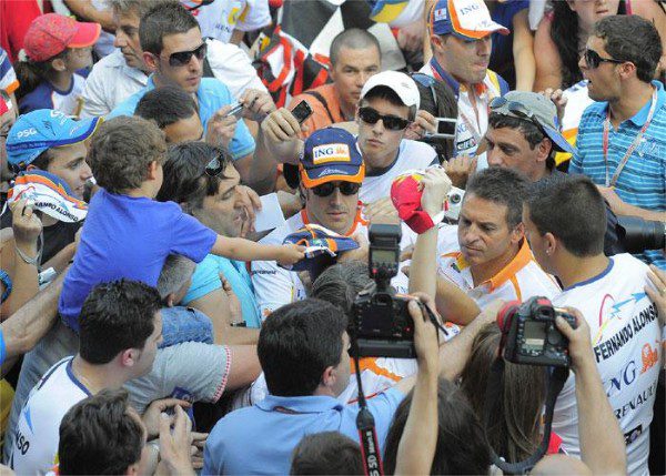 Alonso defiende a sus seguidores