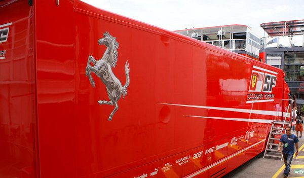 Domenicali: "Esto es inaceptable para Ferrari"