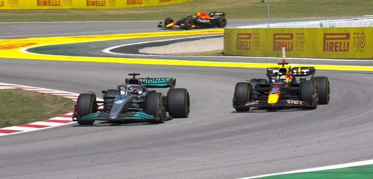 Russell y Verstappen en Montmeló