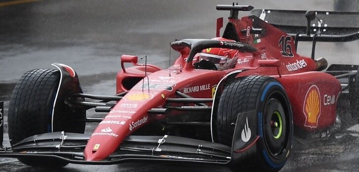 Leclerc bajo la tromba de agua del principio de carrera