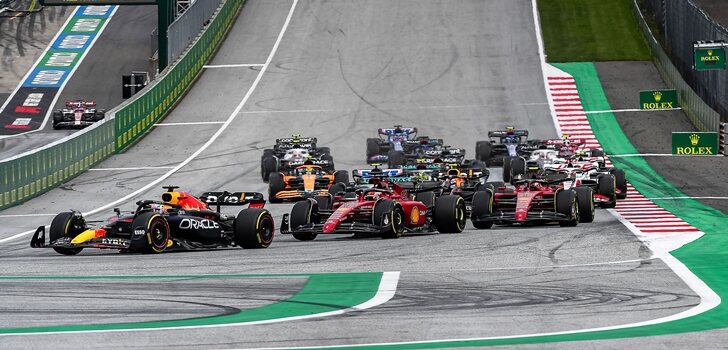 Los monoplazas de F1, en la salida de Austria