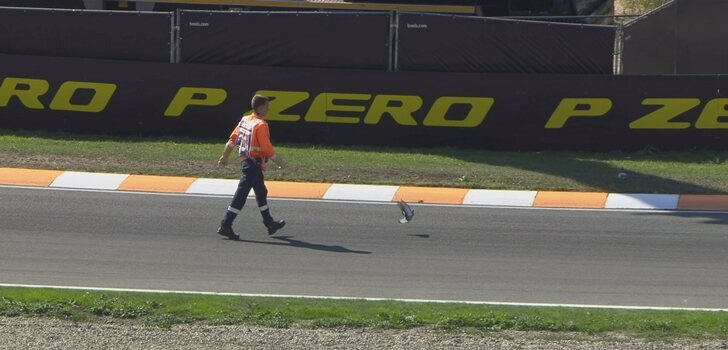 El comisario ahuyenta a las palomas en Zandvoort