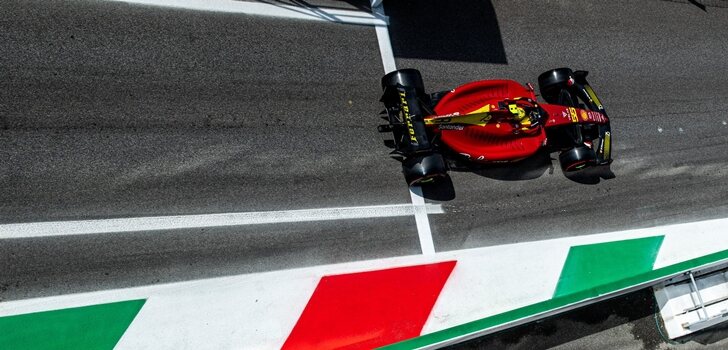Sainz sale de los boxes de Monza