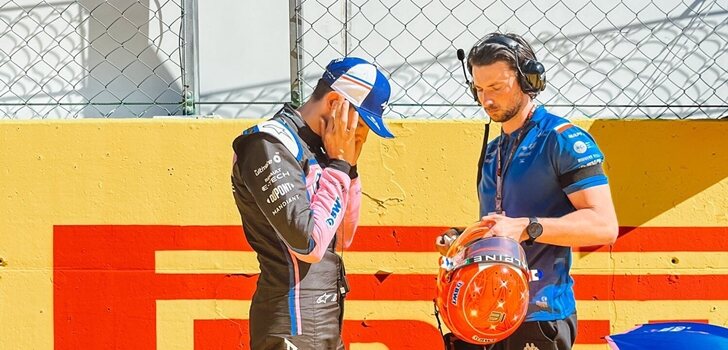 Ocon, junto a su ingeniero en Monza