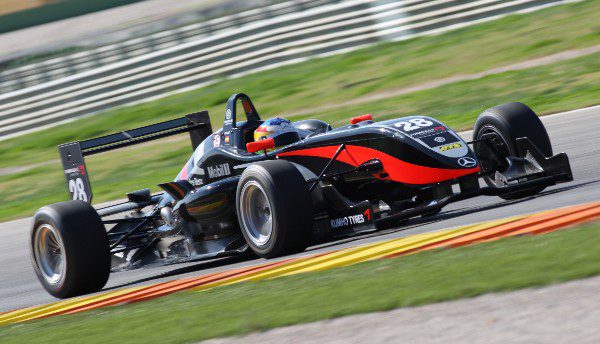 Roberto Merhi hace historia en la F3