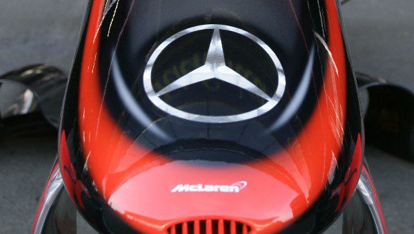 Mercedes estudia poner su estrella en los Brawn GP